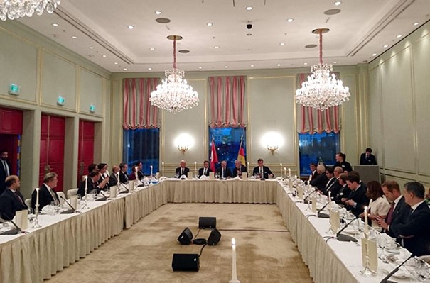 Sanayi Bakanı Mustafa Varank ile CEO Bülent Akgöl Berlin’de Görüştü